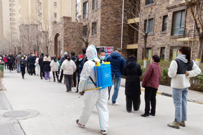 防疫當(dāng)前,致敬每一位守護隆泰物業(yè)家園平安的“孤勇者”(圖3)