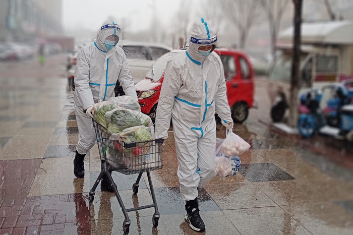 防疫當(dāng)前,致敬每一位守護隆泰物業(yè)家園平安的“孤勇者”(圖6)